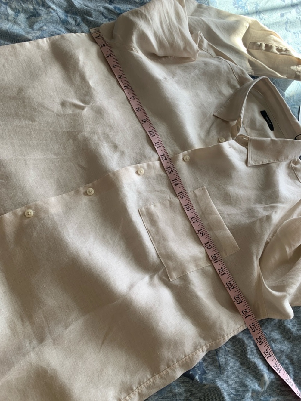Theory Irving Linen
Button-Up Shirt
Color: Ivory
Precise Linen 2 - Picture 7 of 8